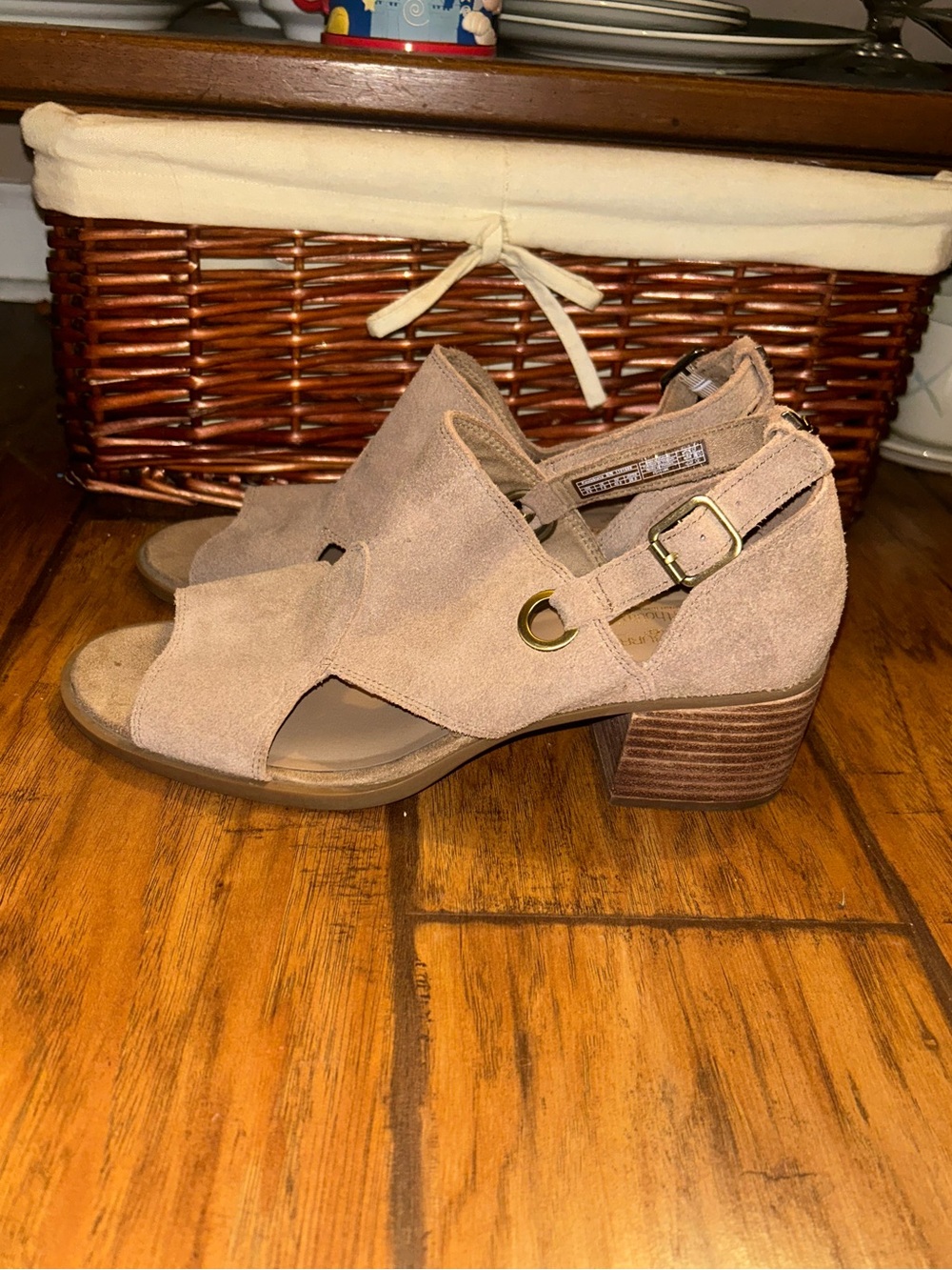 Koolaburra by Ugg Kaiah tan block heel sandals shoes woman’s size 9.5